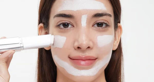 💥BUY 1 GET 1 FREE💥⏰💕🌟Cream Stick V White Korean Color-Changing Foundation Stic