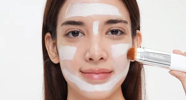 💥BUY 1 GET 1 FREE💥⏰💕🌟Cream Stick V White Korean Color-Changing Foundation Stic